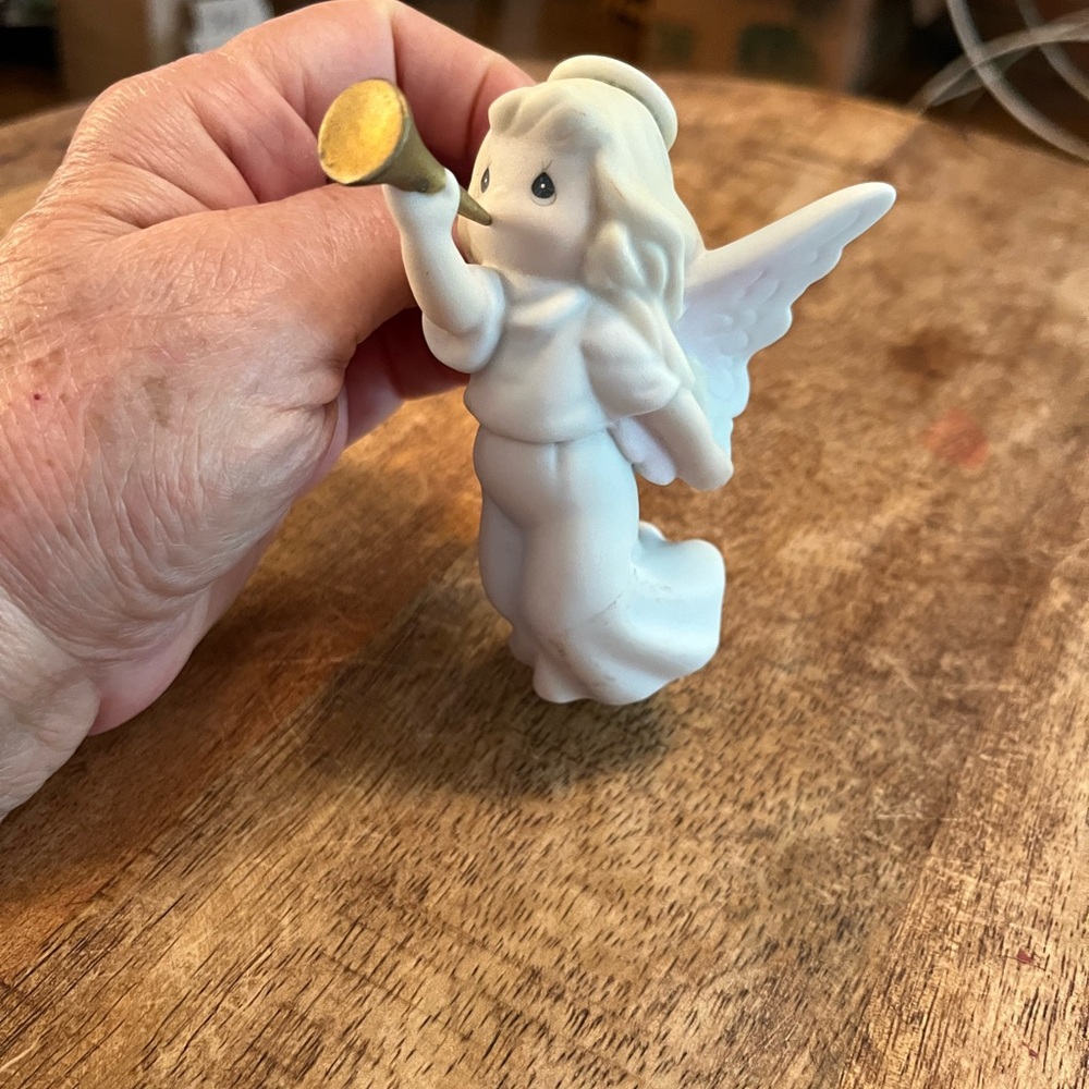 1995 Porcelain precious Moments Angel Figurine with Trumpet - Joy To The World.